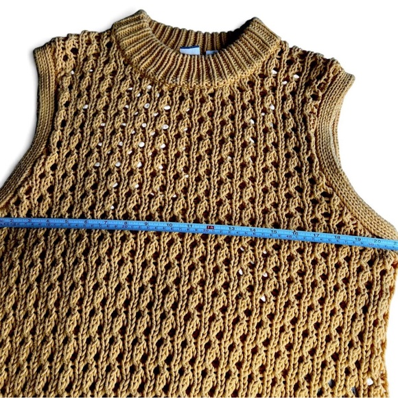 Roxy Mustard Yellow Sleeveless Cable Knit Sweater Vest Size Large - Picture 4 of 7